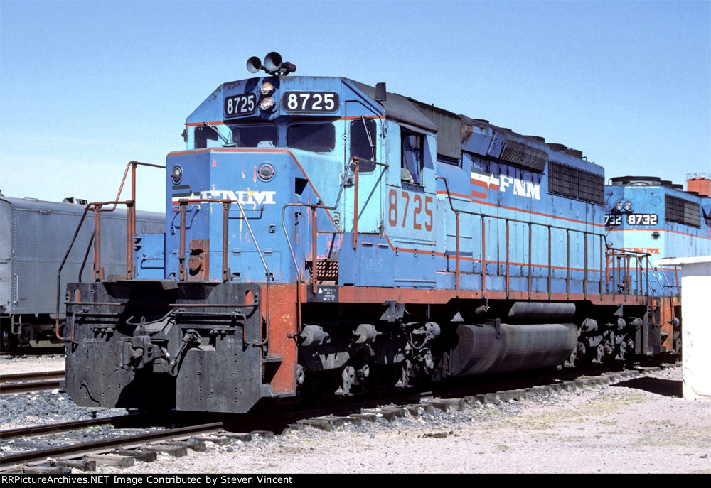 Nationales de Mexico SD40-2 #8725 with FNM logo.